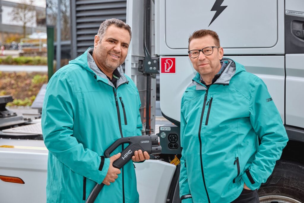From left to right: Mefer Dogan, Global Product Manager at Phoenix Contact E-Mobility, and Stefan Staiber, System Consultant at Phoenix Contact Switzerland.