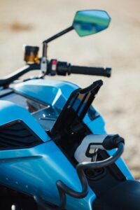 Verge Motorcycles E-Motorrad lädt mit AC-Ladekabel