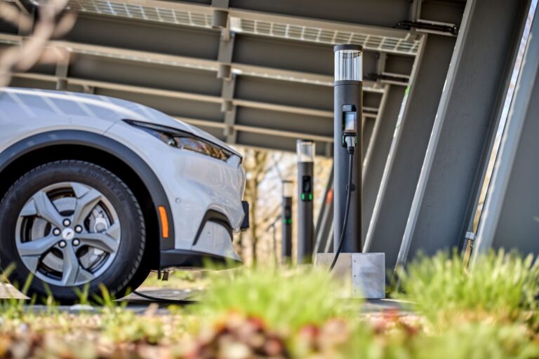 E-car parked in front of an RZB charging station in the AES Park in Blomberg