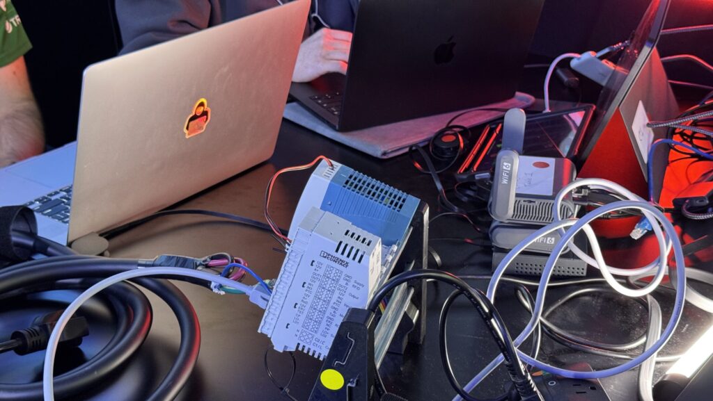 AC-Ladecontroller CHARX control modular beim Pw.2Own Automotive 2026